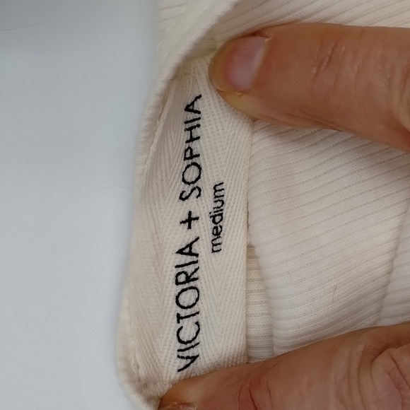 Victoria + Sophia cream ribbed cotton dress size medium circle opening in back - Picture 9 of 10